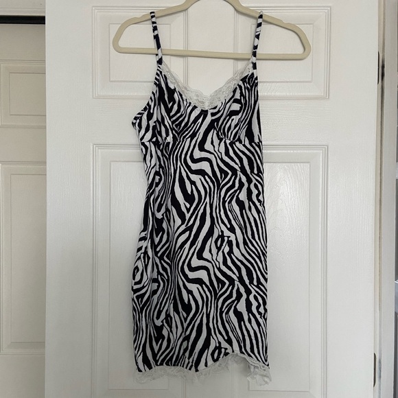 Zebra Print Lace Trim Dress - Picture 7 of 10